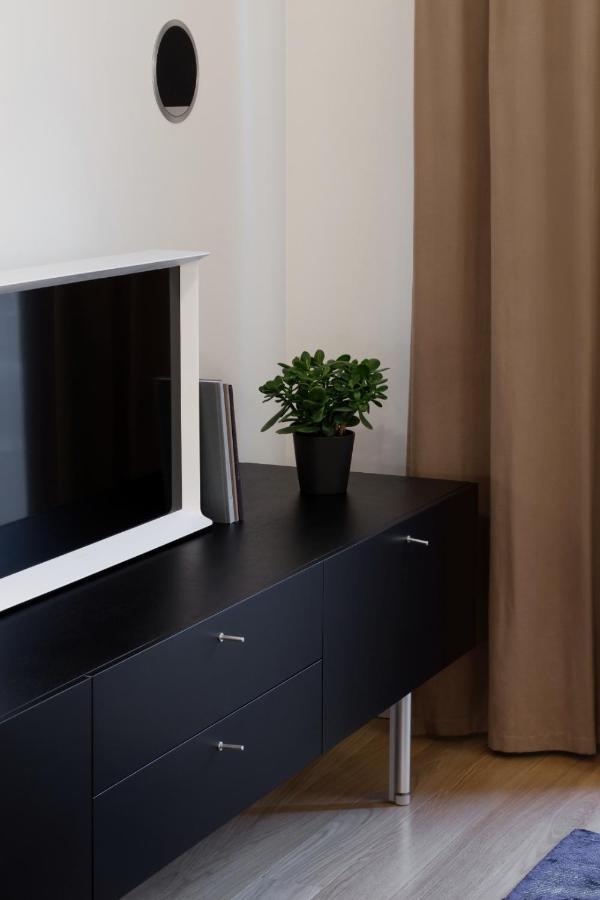 Design Studio Apartment With Balcony By Hostlovers Kaunas Ngoại thất bức ảnh